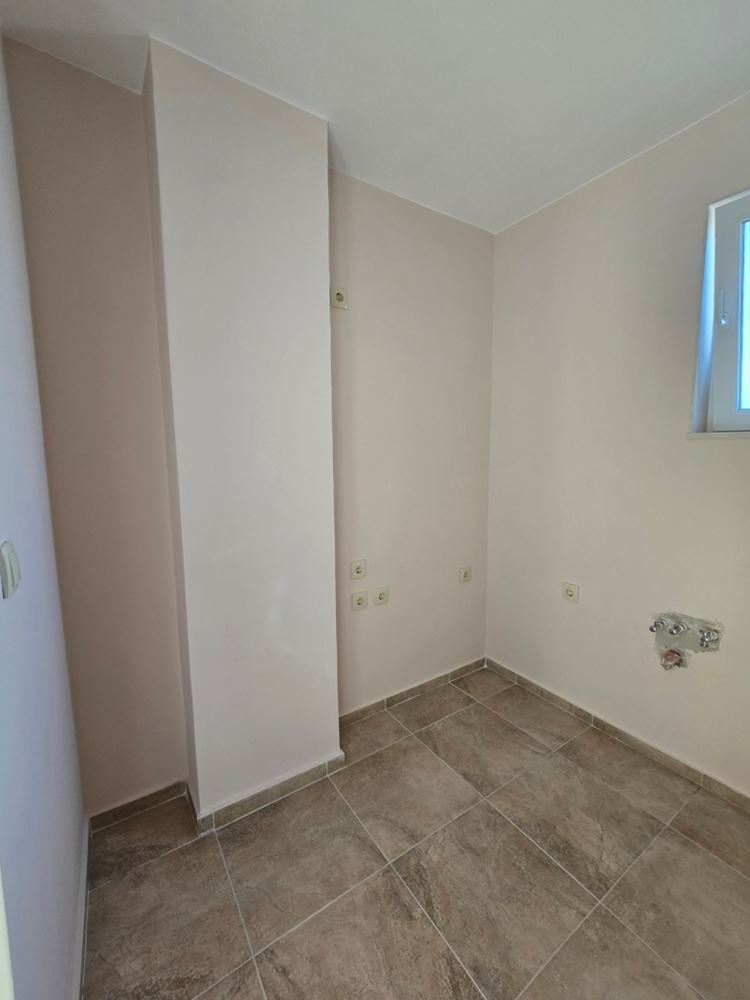 New One-Bedroom Apartment in Pomorie – Renovated, Ready for Furnishing, with a Spacious Balcony and Barbecue