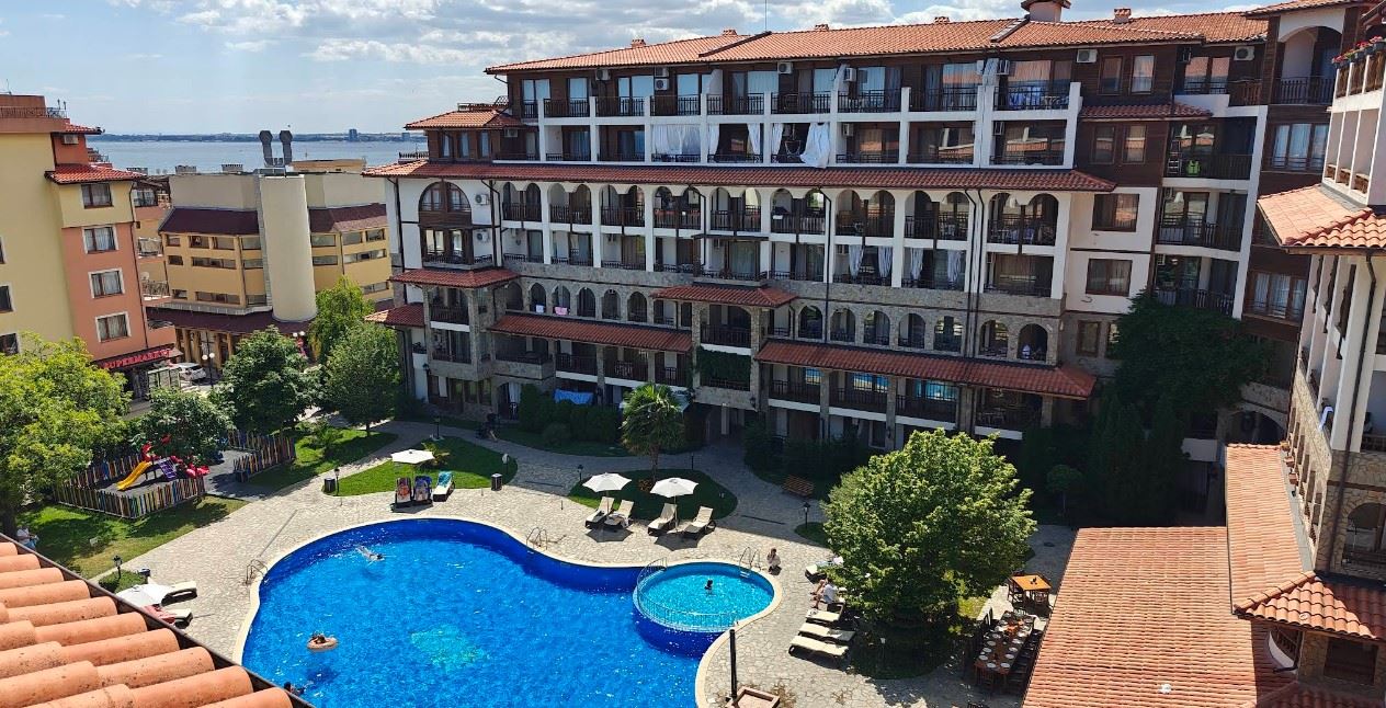 Spacious one-bedroom apartment in a prestigious complex in Saint Vlas – 200 meters from the sea