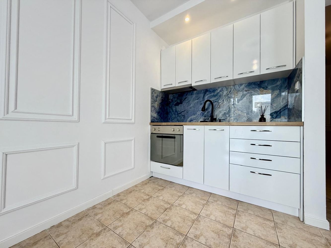 Stylish and Modernly Furnished One-Bedroom Apartment with Pool View in Sveti Vlas