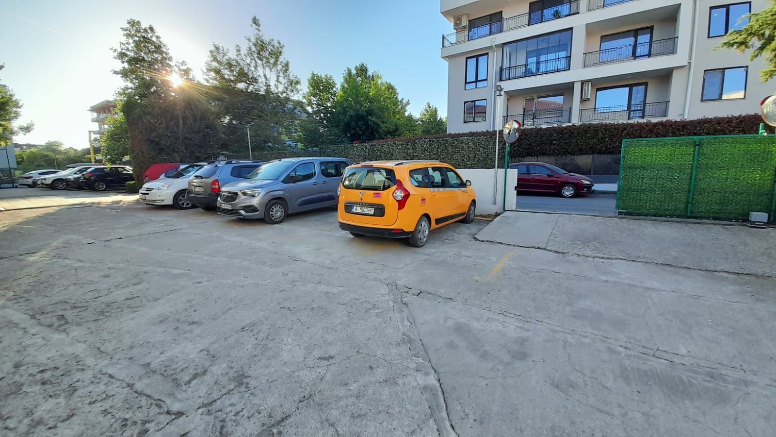 Comfortable One-Bedroom Apartment in a Year-Round Complex with Parking in Sarafovo  