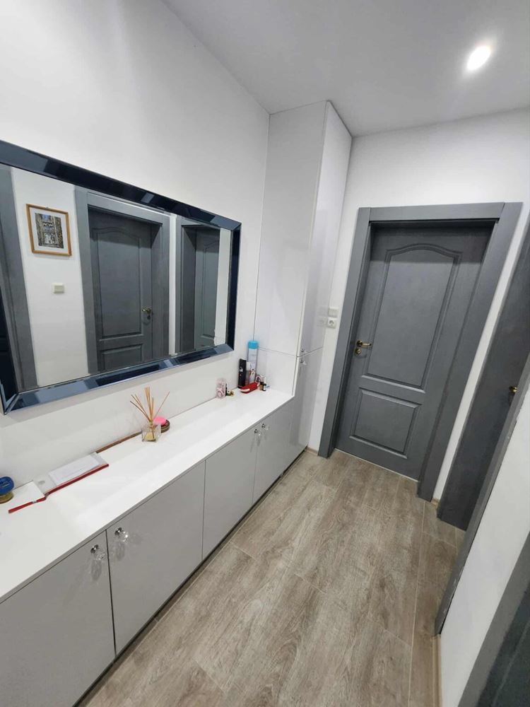 Two-bedroom apartment with pool view in Sveti Vlas – comfort, style and excellent location