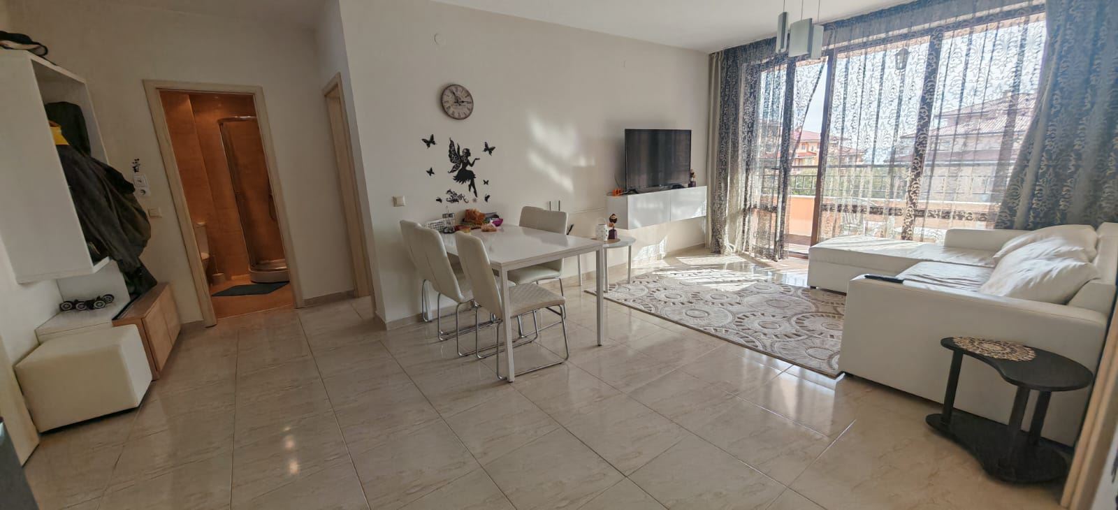 Three-room Apartment with Pool Views and Partial Sea Views, 200 Metres from the Beach in Sveti Vlas