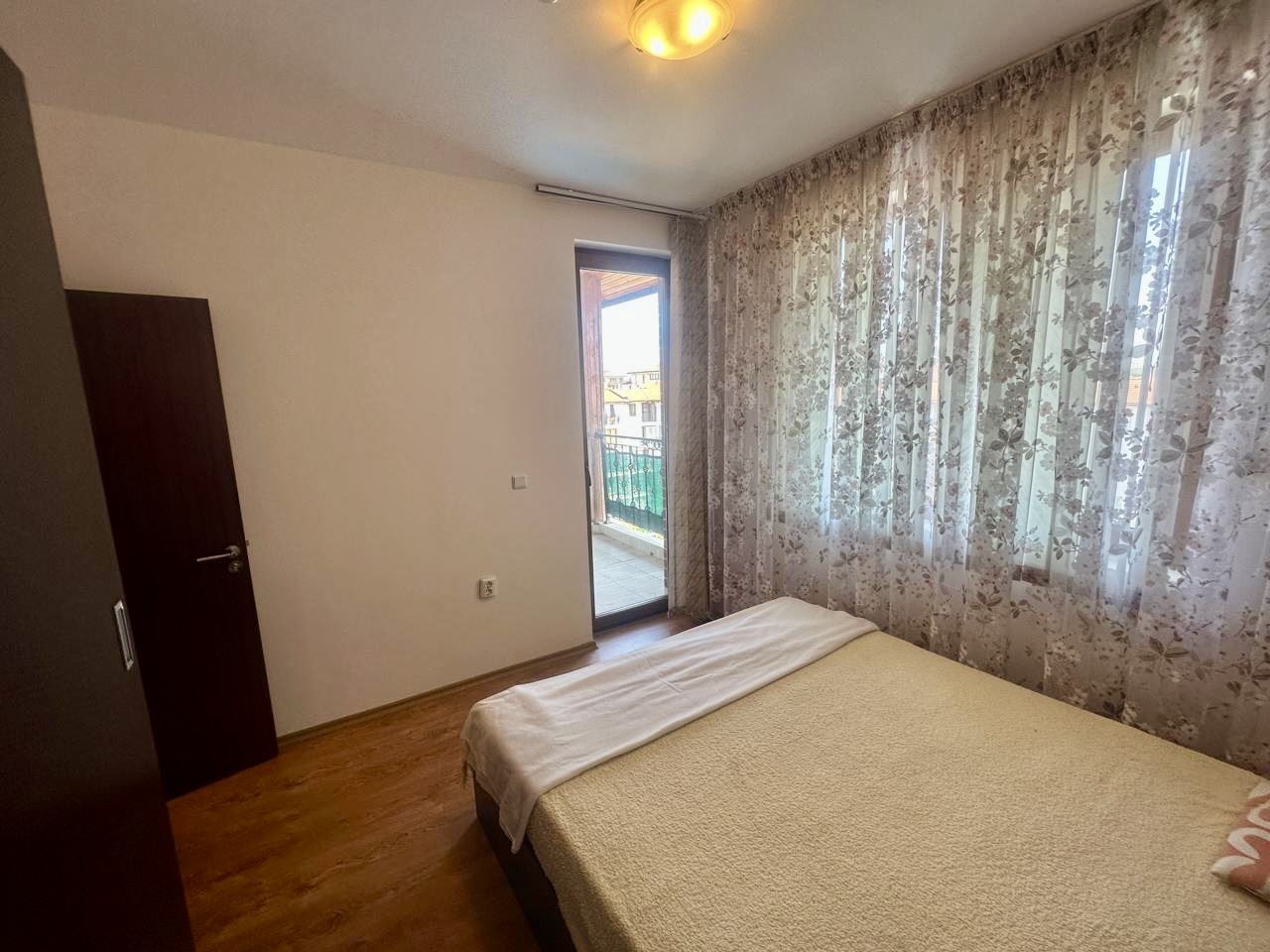 Spacious one-bedroom apartment with a view of the landscaped garden in Nessebar