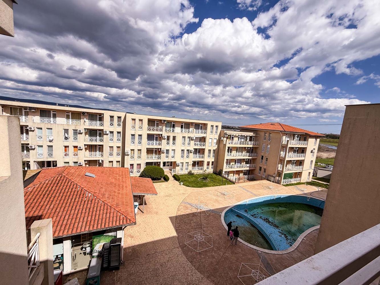 Three-room Apartment with Pool View in a Well-Maintained Complex near Sunny Beach
