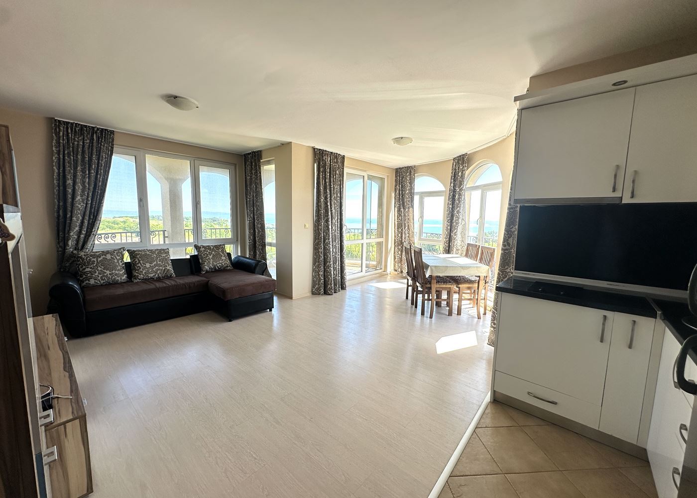 Spacious one-bedroom apartment with panoramic sea view in Chernomorets – a ready home by the sea
