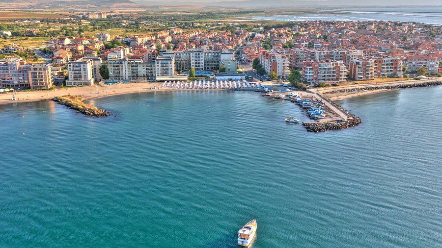 Wonderful studio on the first line in Pomorie with sea view – comfort, cosiness and a prestigious location
