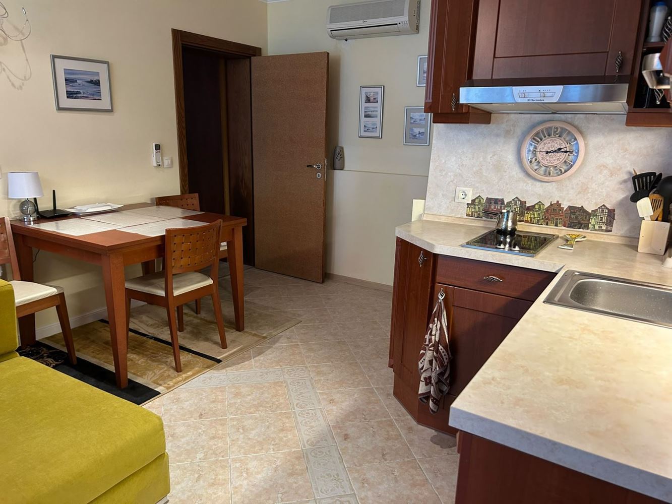 Three-room apartment with sea view surrounded by pine trees – luxury and tranquillity on the first line in Sozopol