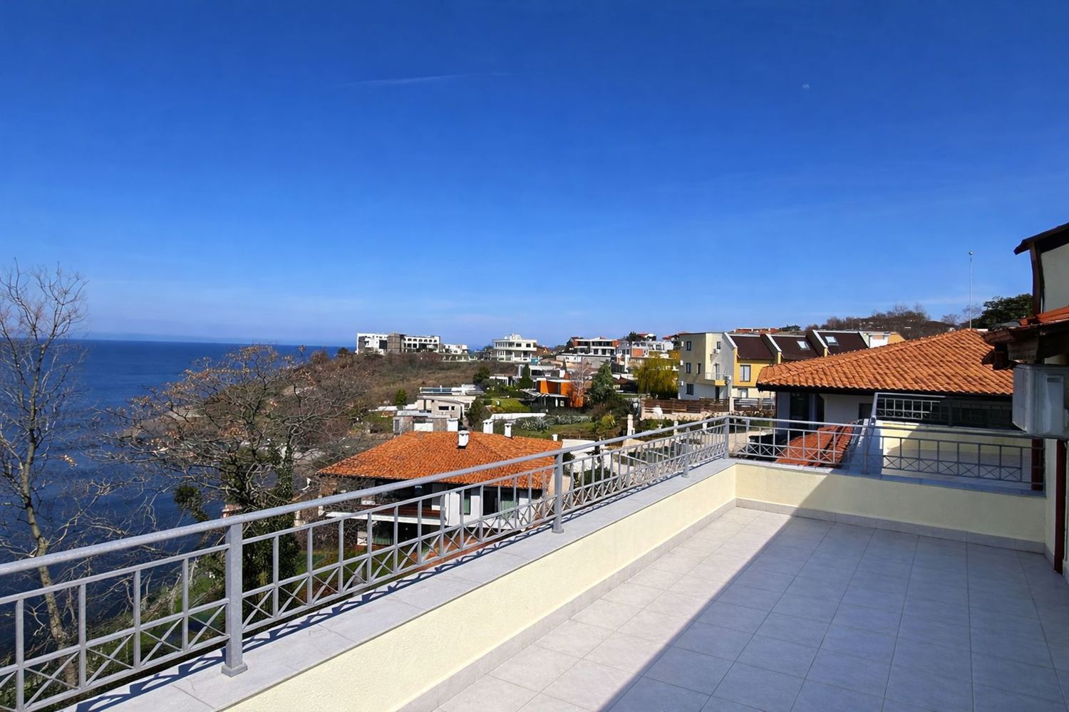 Maisonette on the first line to the sea in Sozopol with panoramic views and a boutique location
