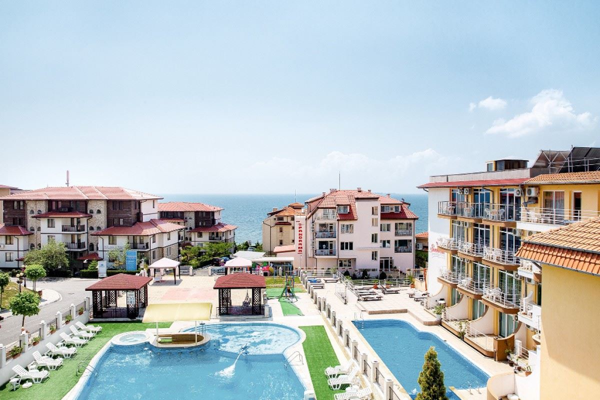 Beautiful spacious studio with sea view only 100 m from the beach in Sveti Vlas