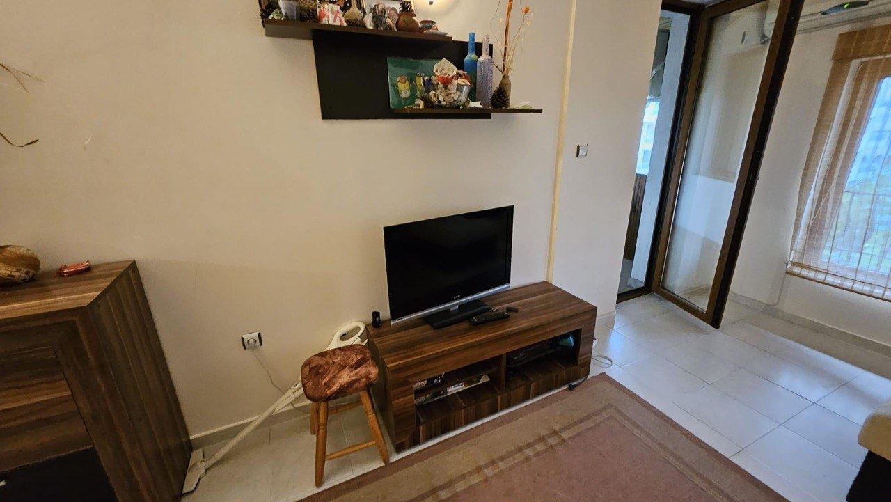 Spacious three-room apartment in Sveti Vlas – only 100 m from the beach and the marina