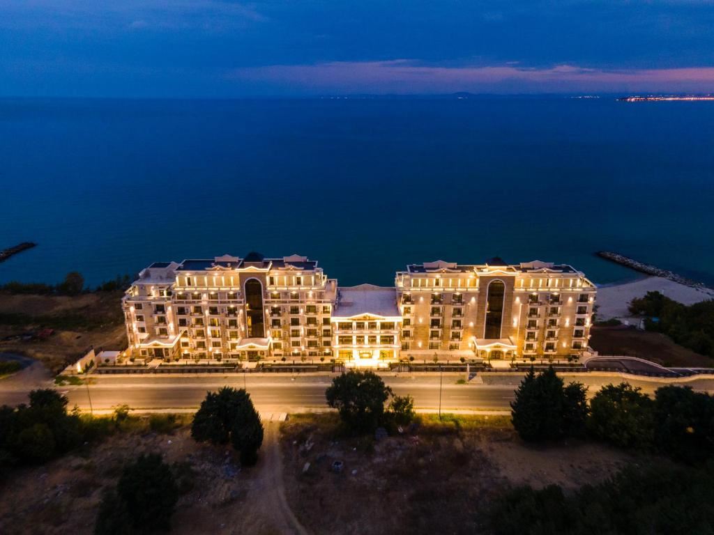  Elegant studio on the first sea line in a prestigious complex in Sveti Vlas – comfort, style and sea panorama