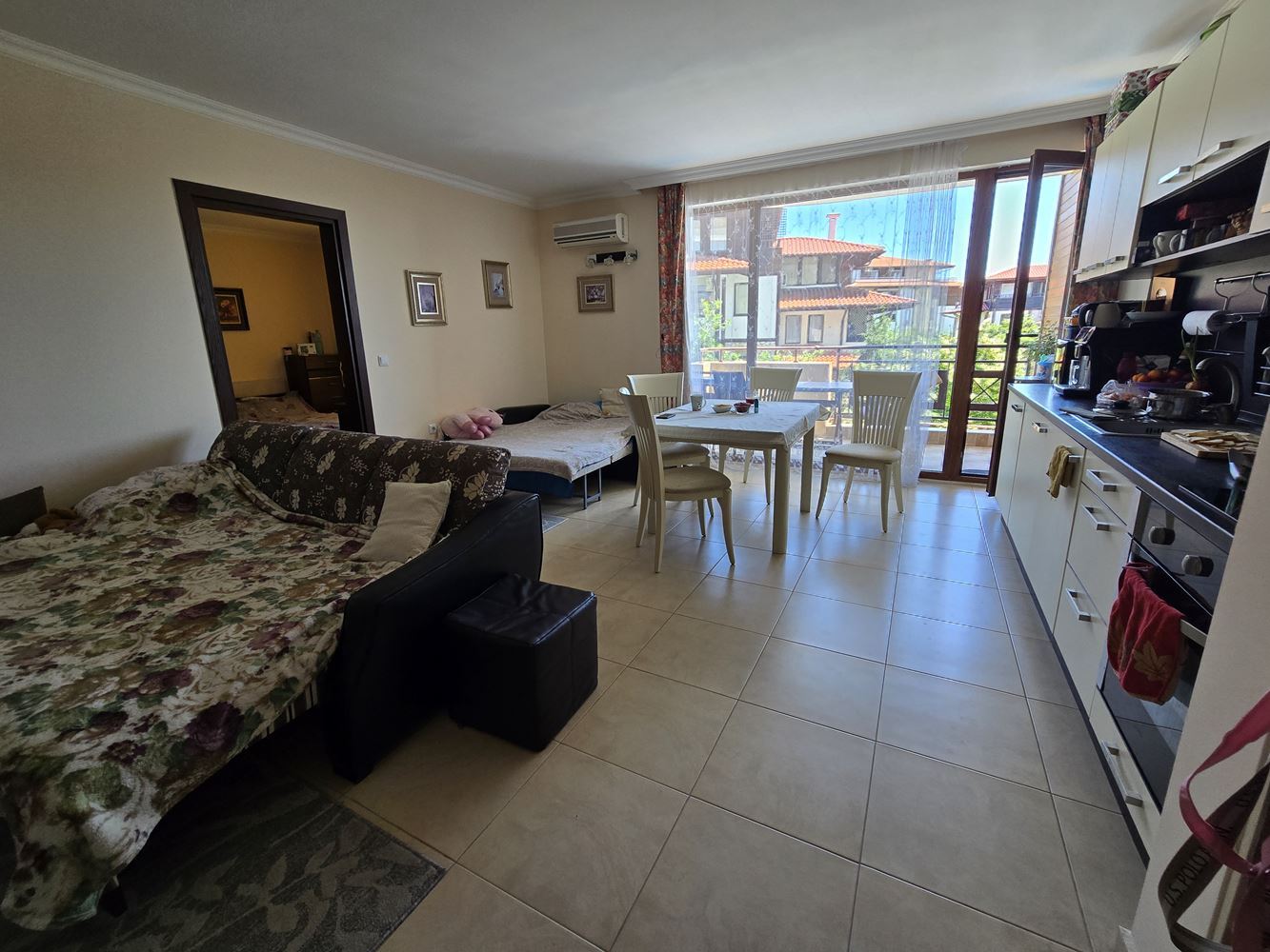 One-bedroom apartment in Sveti Vlas with direct access to the swimming pool – a quiet place for living and relaxation