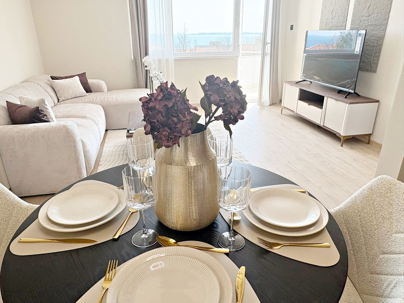 Two independent residential spaces with sea view in the center of Sveti Vlas – designer interior and private parking space