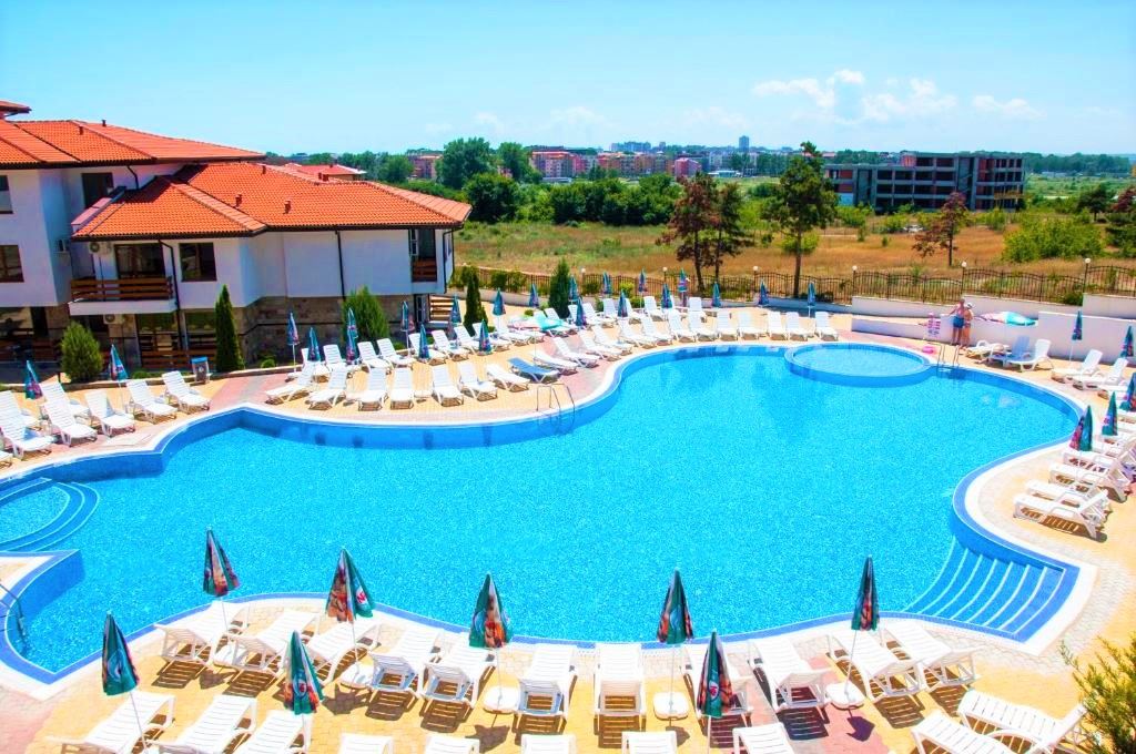 One-bedroom apartment with pool view on the outskirts of Sunny Beach – peace, nature, and year-round comfort