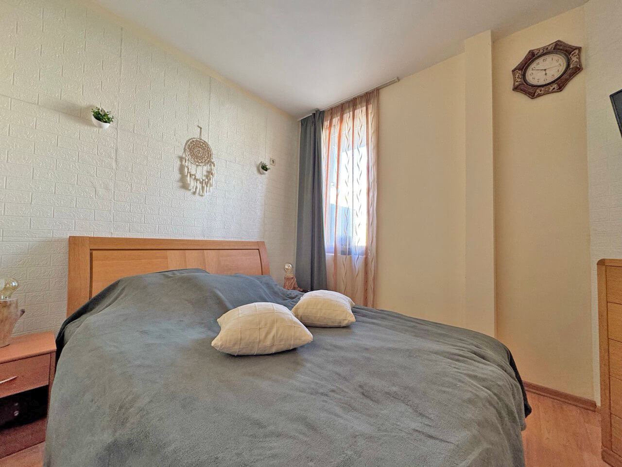 One-bedroom apartment in a complex with a seaside atmosphere on the first line in Sveti Vlas