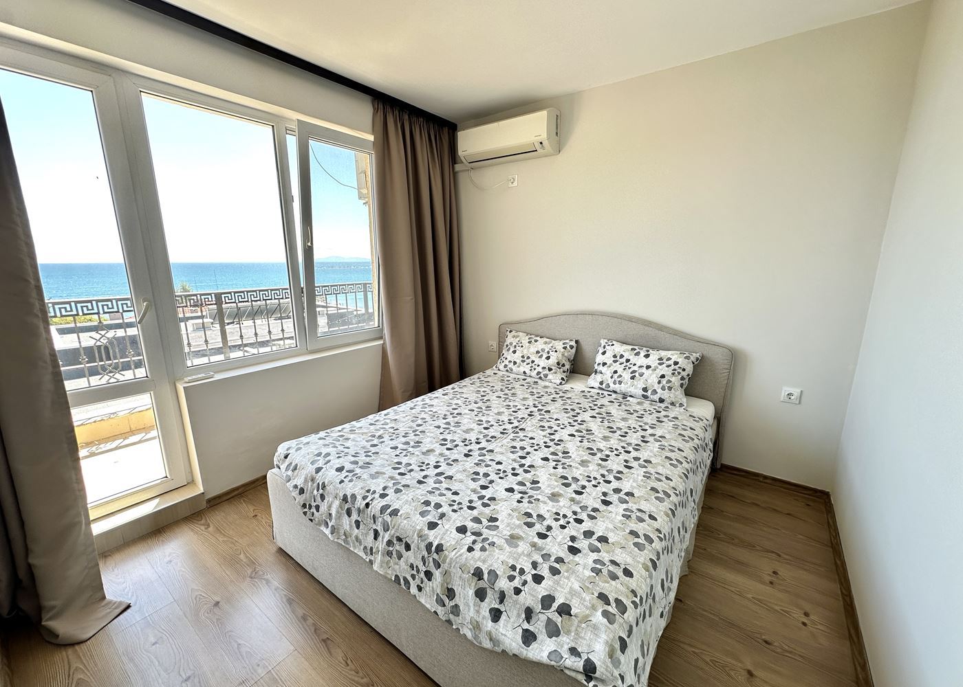 One-bedroom apartment on the first line with panoramic sea view in Nessebar