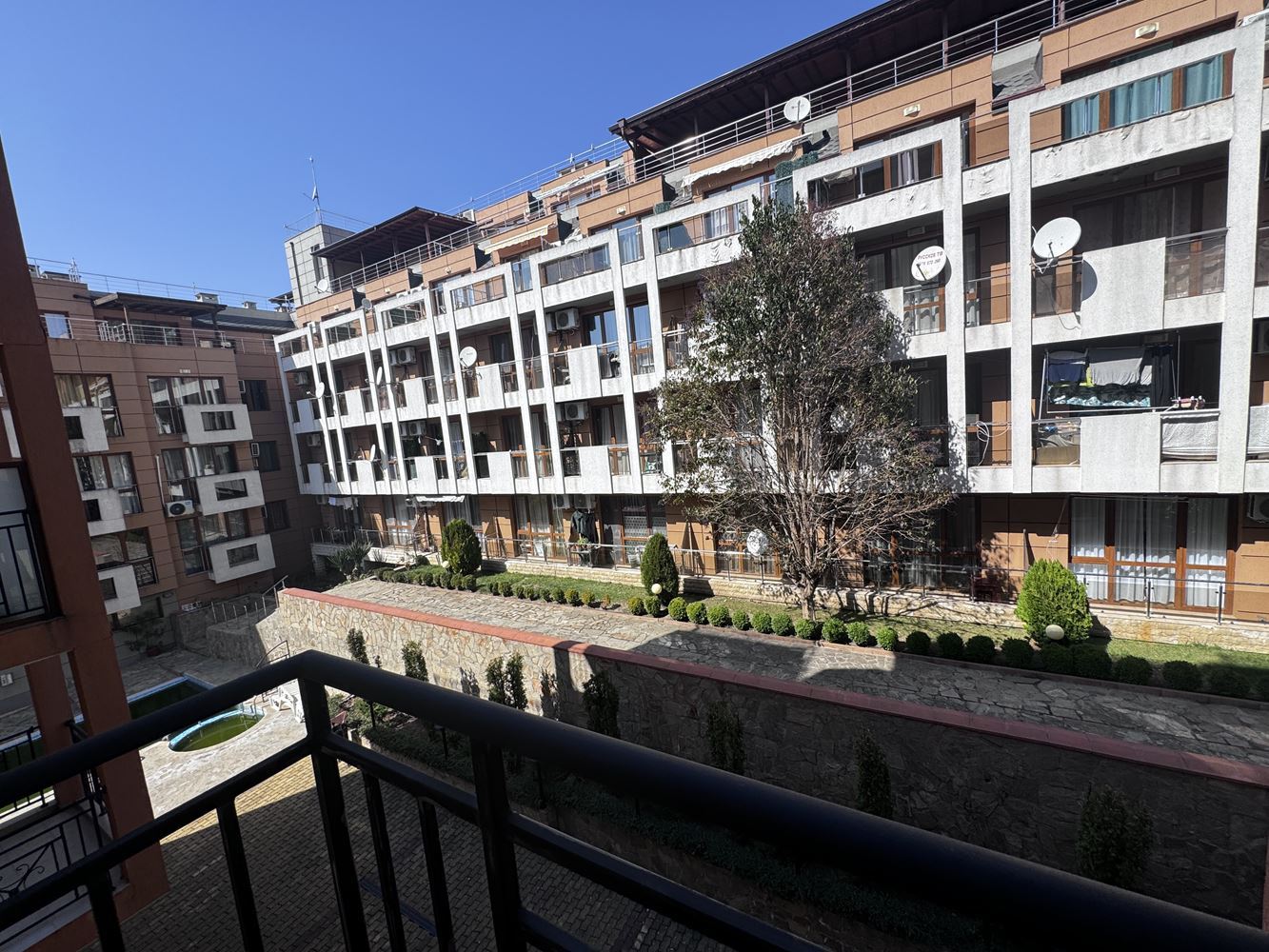 One-bedroom apartment with direct pool access in the “Viktorio” complex, Sveti Vlas – comfort and holiday feeling