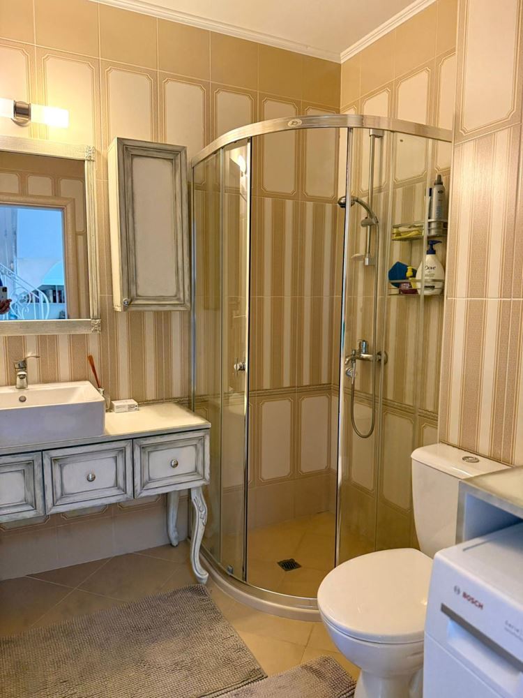 Luxury duplex apartment with spacious veranda and pool view in Sveti Vlas
