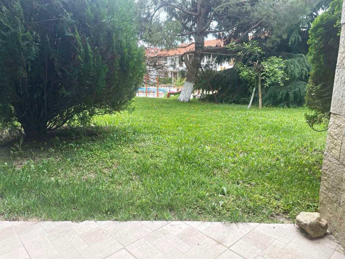One-bedroom apartment with direct access to the pool in a complex in Sveti Vlas