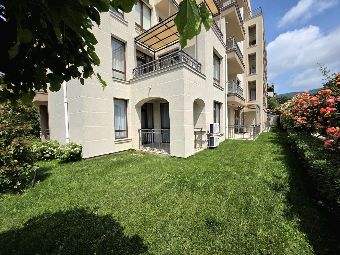 Sea Comfort with a Private Garden – One-Bedroom Apartment Just Steps from the Beach in Sveti Vlas