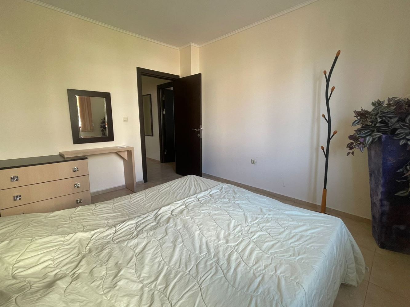 Stylish three-room apartment on the ground floor with a pool view – only 300 meters from the sea in Nessebar