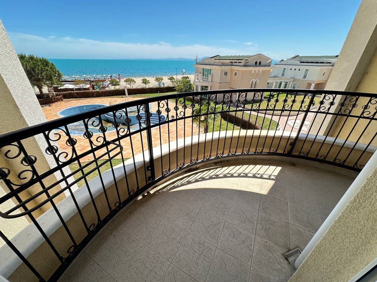 Spacious Apartment with Sea View on the First Line in Pomorie – Holiday Property with the Feeling of a Luxury Resort