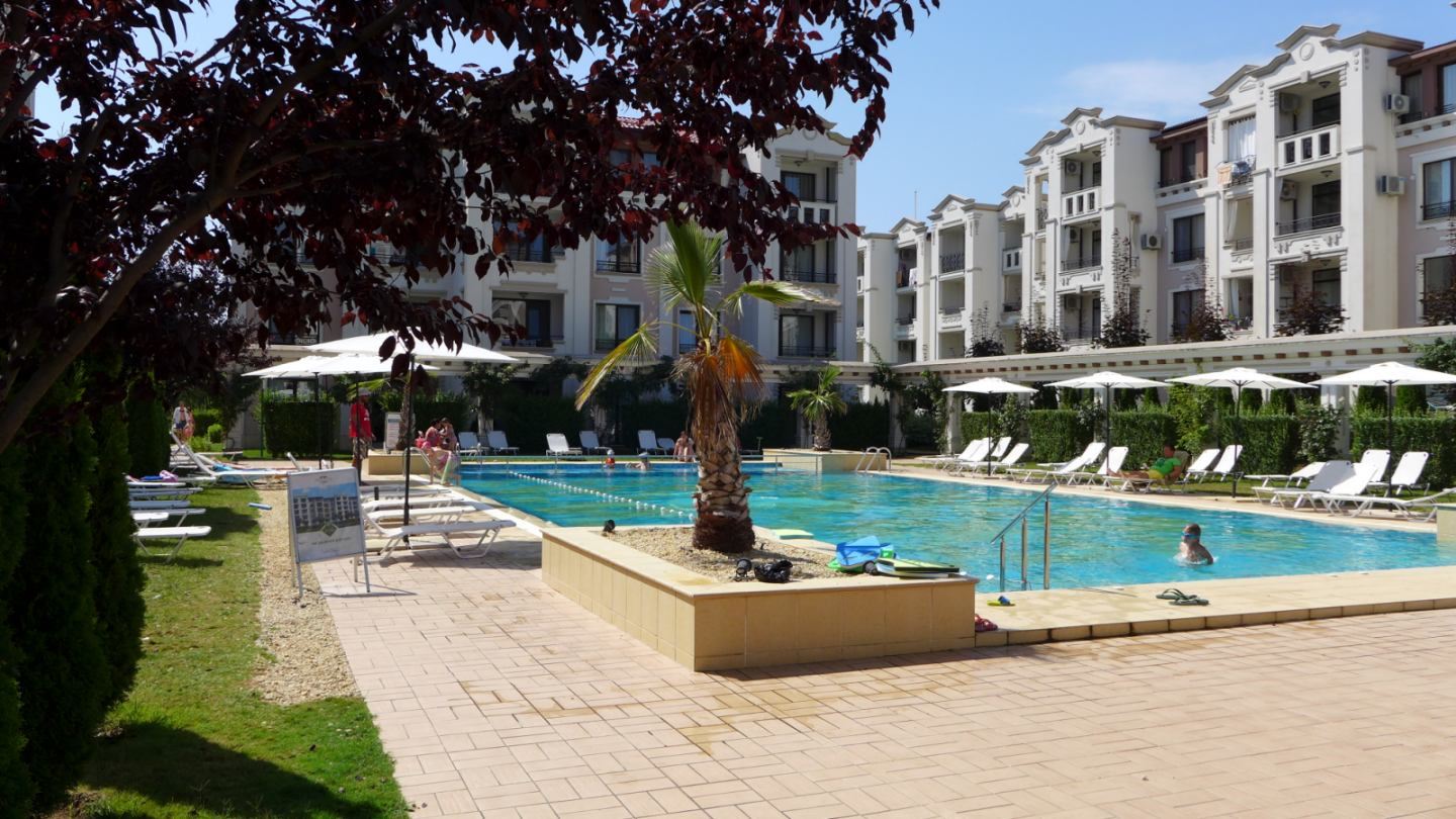 Sea views and coastal charm – furnished one-bedroom apartment on the first line in Sozopol