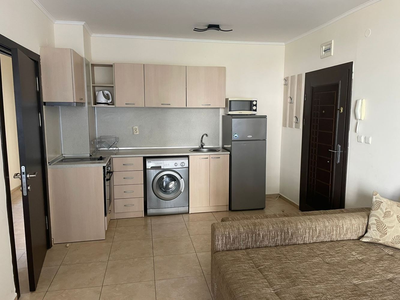 Stylish three-room apartment on the ground floor with a pool view – only 300 meters from the sea in Nessebar
