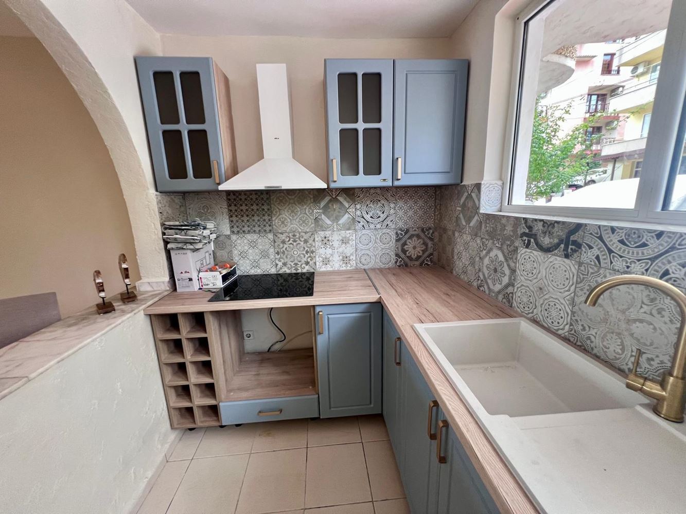First-line sea property in Ravda – two-bedroom maisonette with sea view and private parking space
