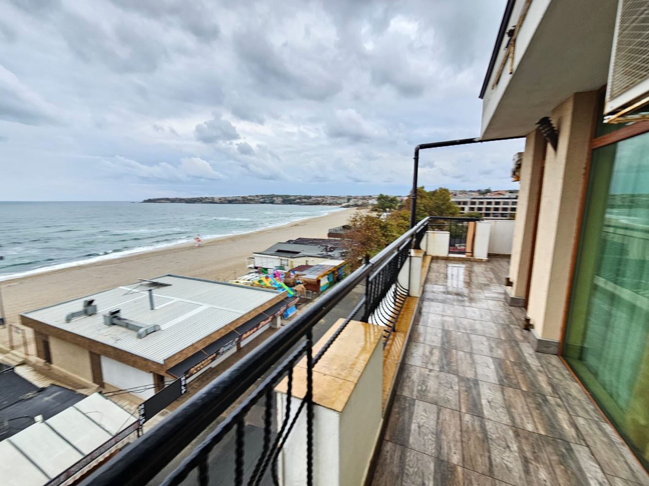 Spacious three-room apartment on the first line of the sea in Sozopol with a unique panoramic terrace