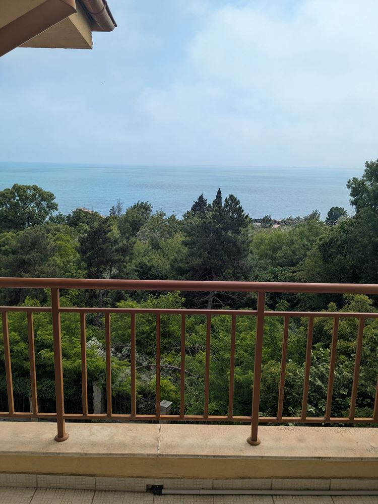 Spacious apartment with two bedrooms and frontal sea panorama in a residential complex in Ravda