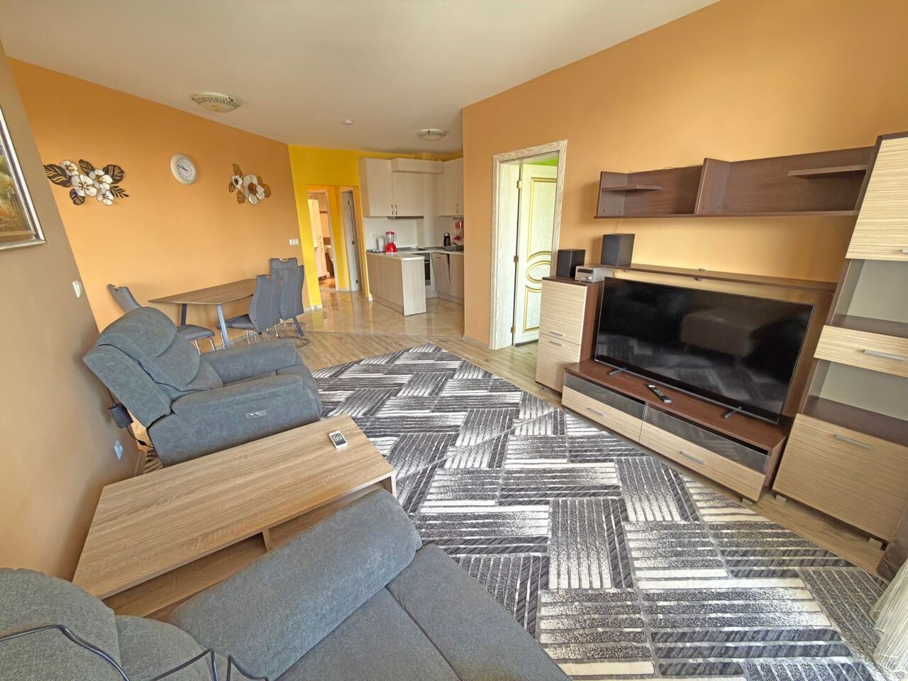 Three-Room Apartment with Sea Views, 200 Metres from the Beach in Pomorie