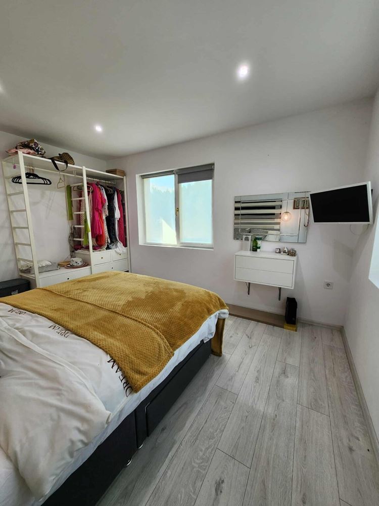 Two-bedroom apartment with pool view in Sveti Vlas – comfort, style and excellent location