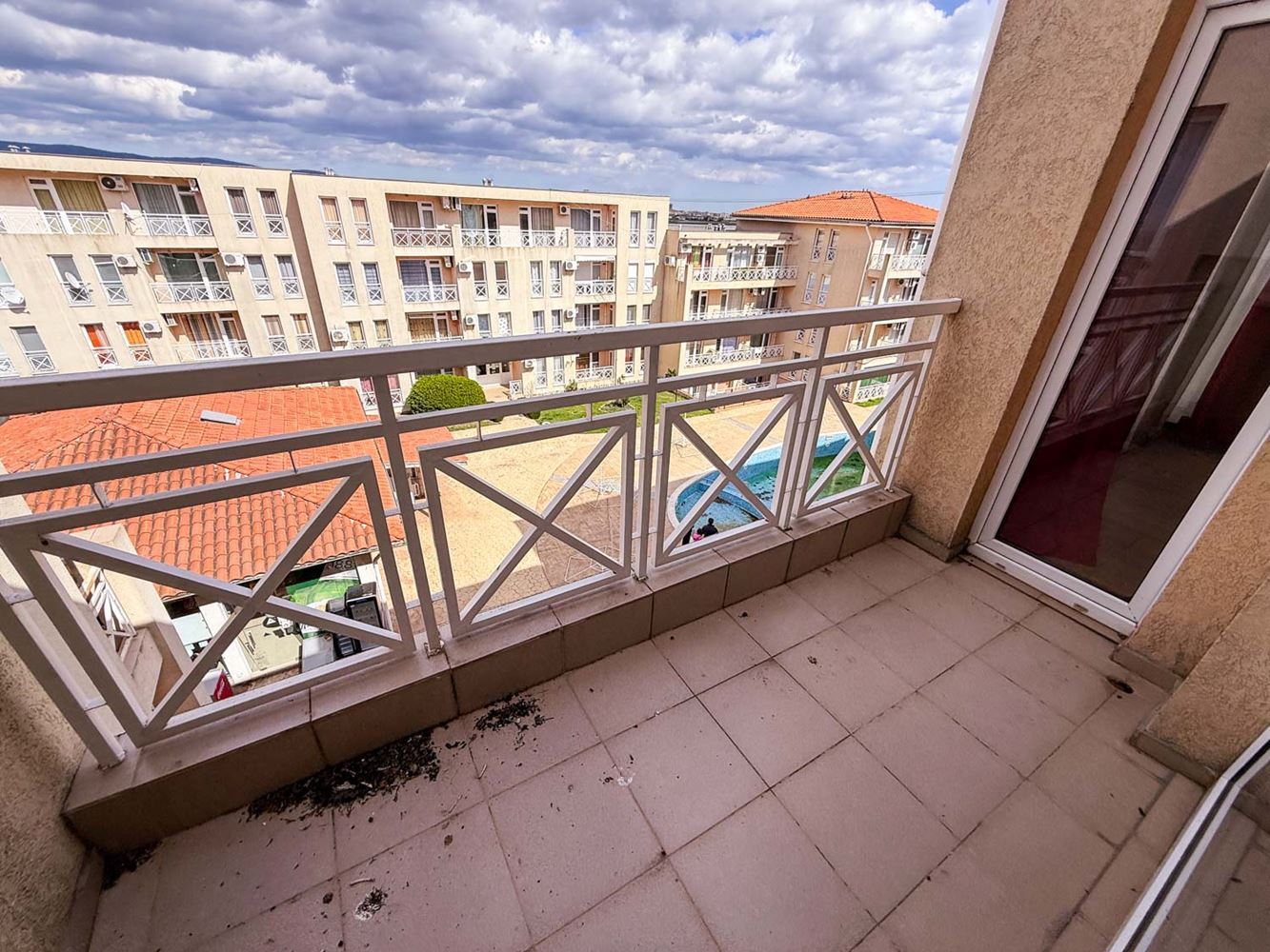 Three-room Apartment with Pool View in a Well-Maintained Complex near Sunny Beach