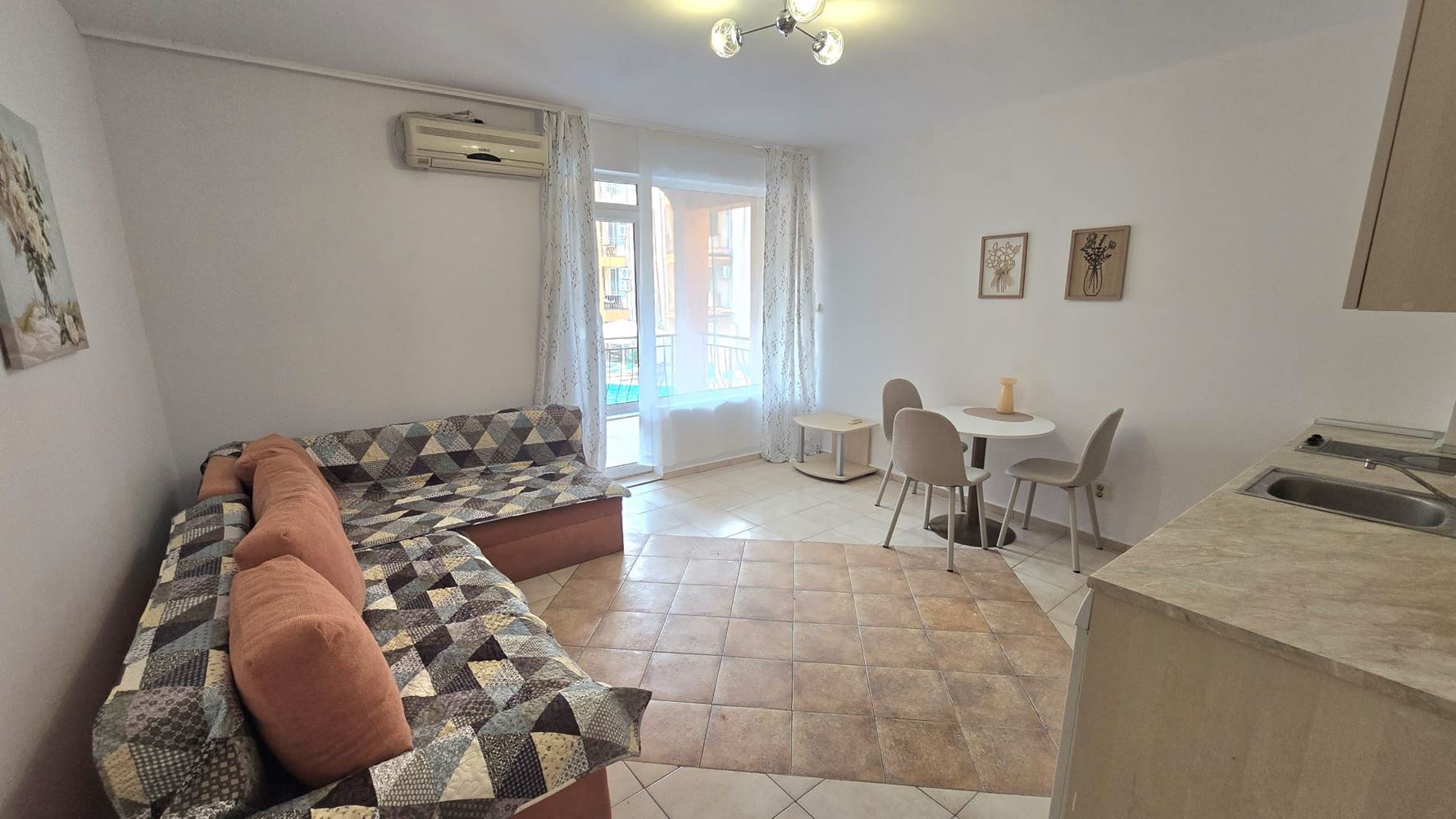 Three-room apartment with southern exposure and pool view in Sunny Beach