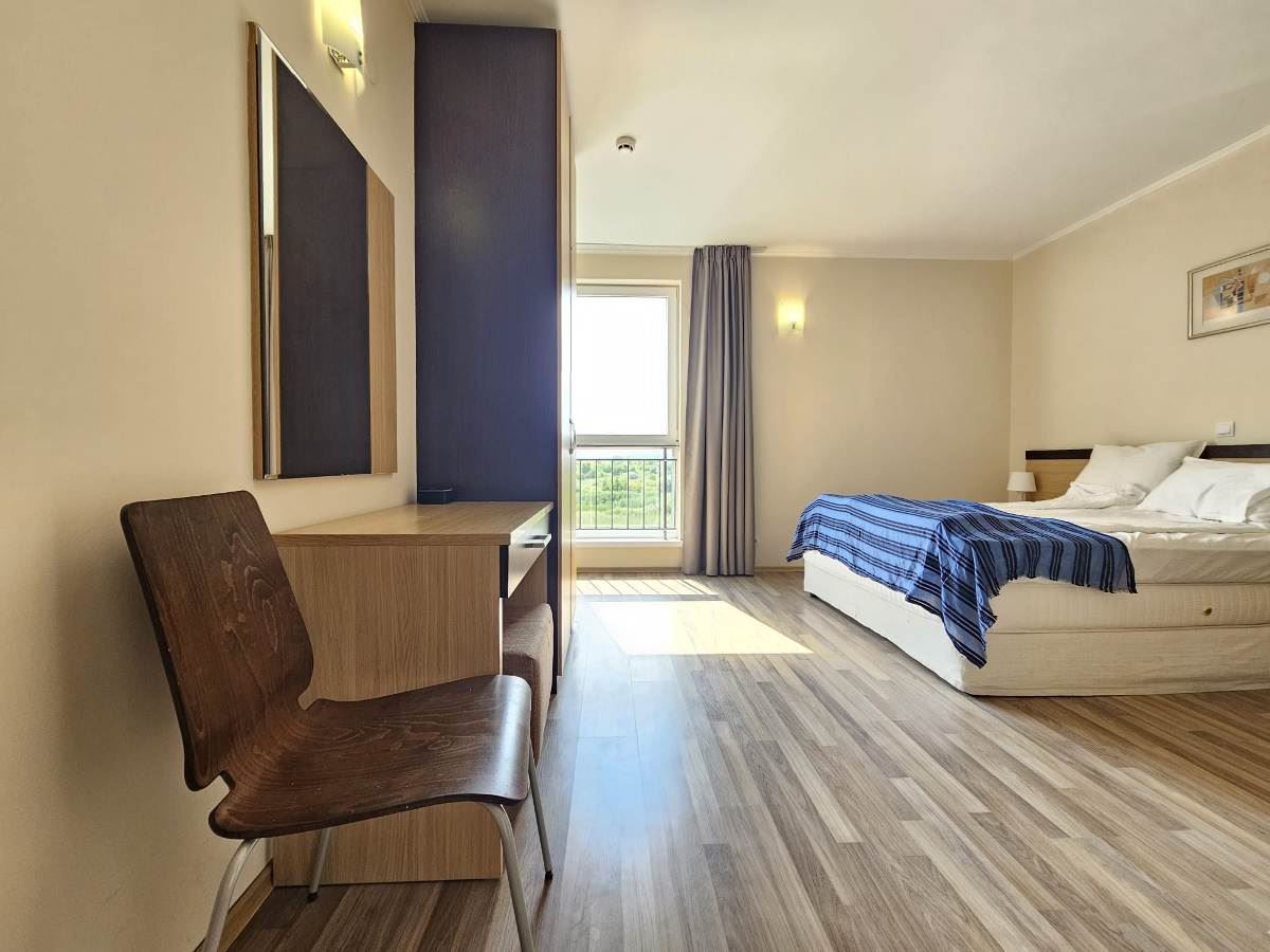 Luxury three-bedroom apartment on the beachfront in Obzor – panoramic sea and mountain views