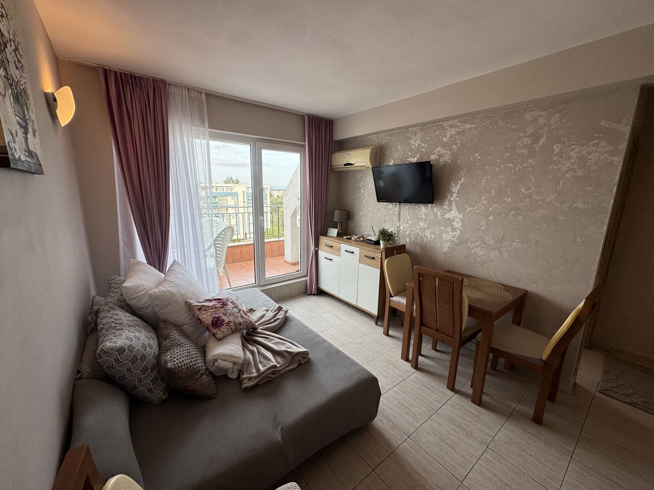 One-bedroom apartment with panoramic views in the heart of Sunny Beach