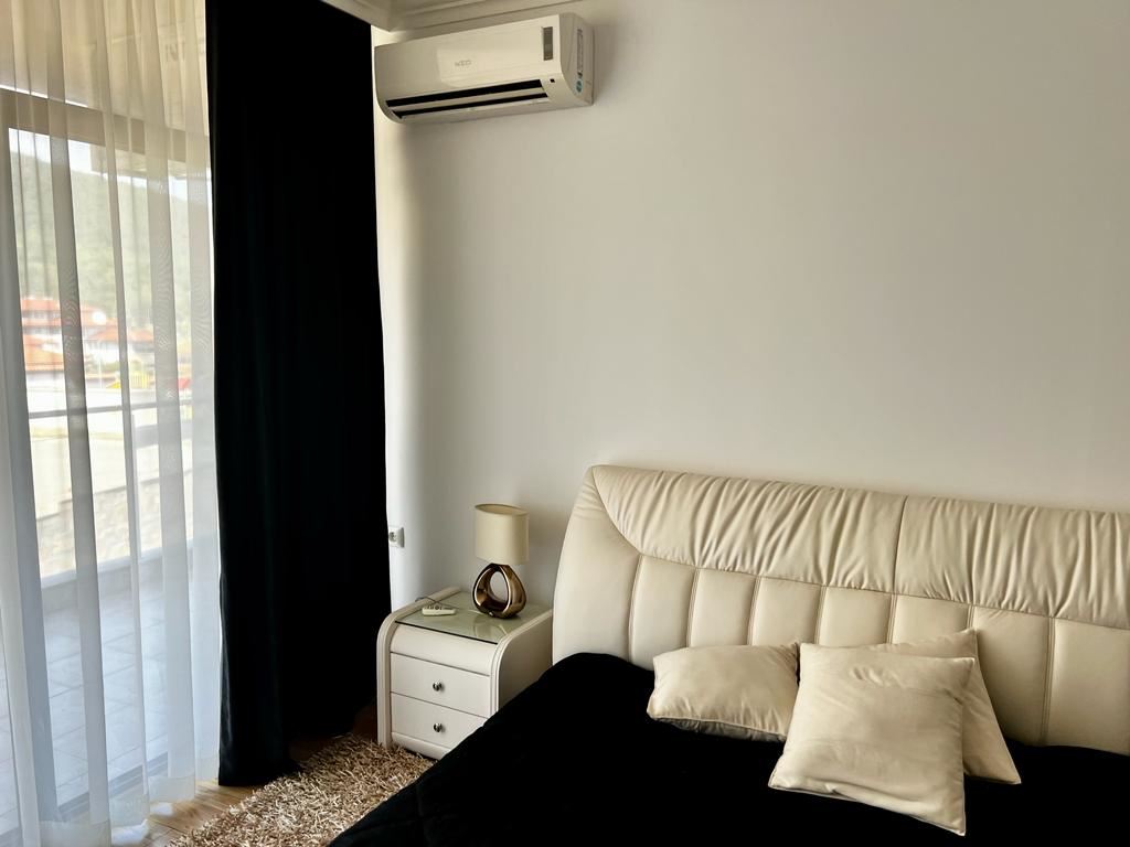 Cozy One-Bedroom Apartment with Panoramic Sea and Mountain Views in Sveti Vlas
