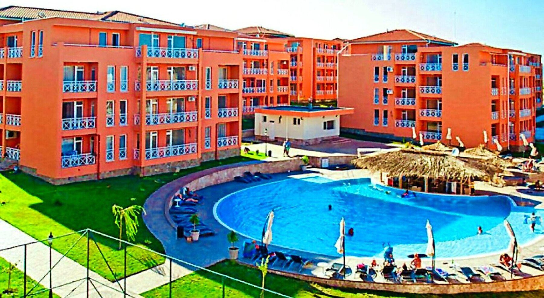 Cosy One-Bedroom Apartment with a Large Terrace in a Complex in Sunny Beach