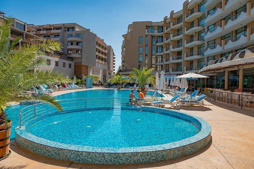 Stylish 1-Bedroom Apartment in a Complex with Swimming Pools and Excellent Amenities