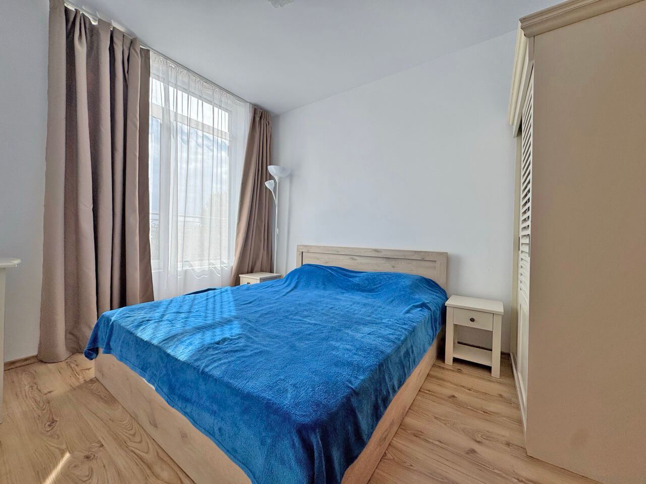 Cozy Two-Bedroom Apartment Within Walking Distance of the Beach