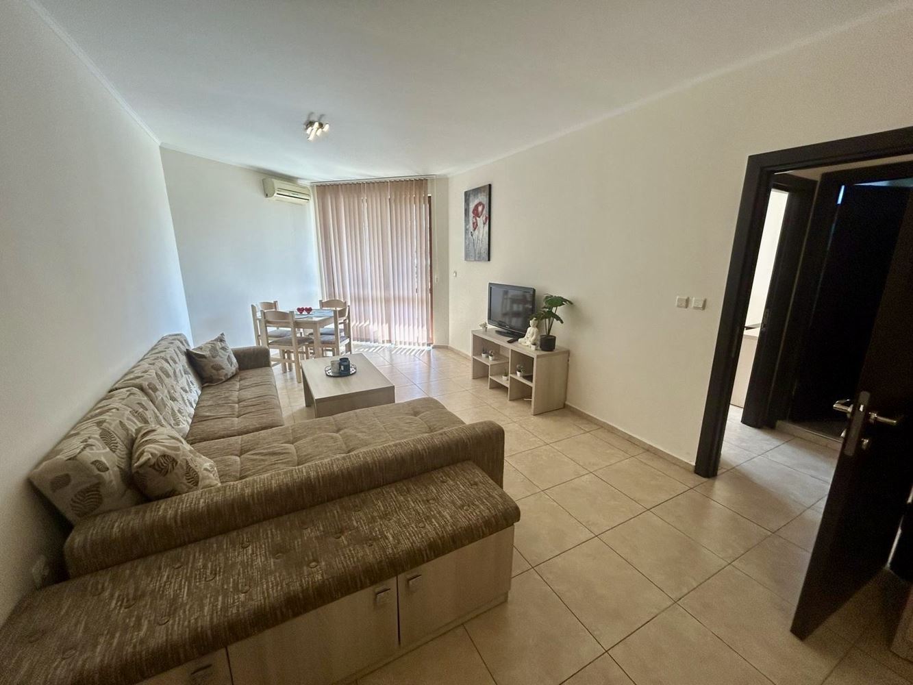 Spacious three-room apartment with pool view and excellent amenities in Nessebar