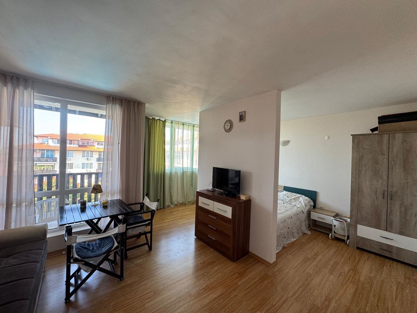 Spacious studio with sea view and separate sleeping area in Aheloy