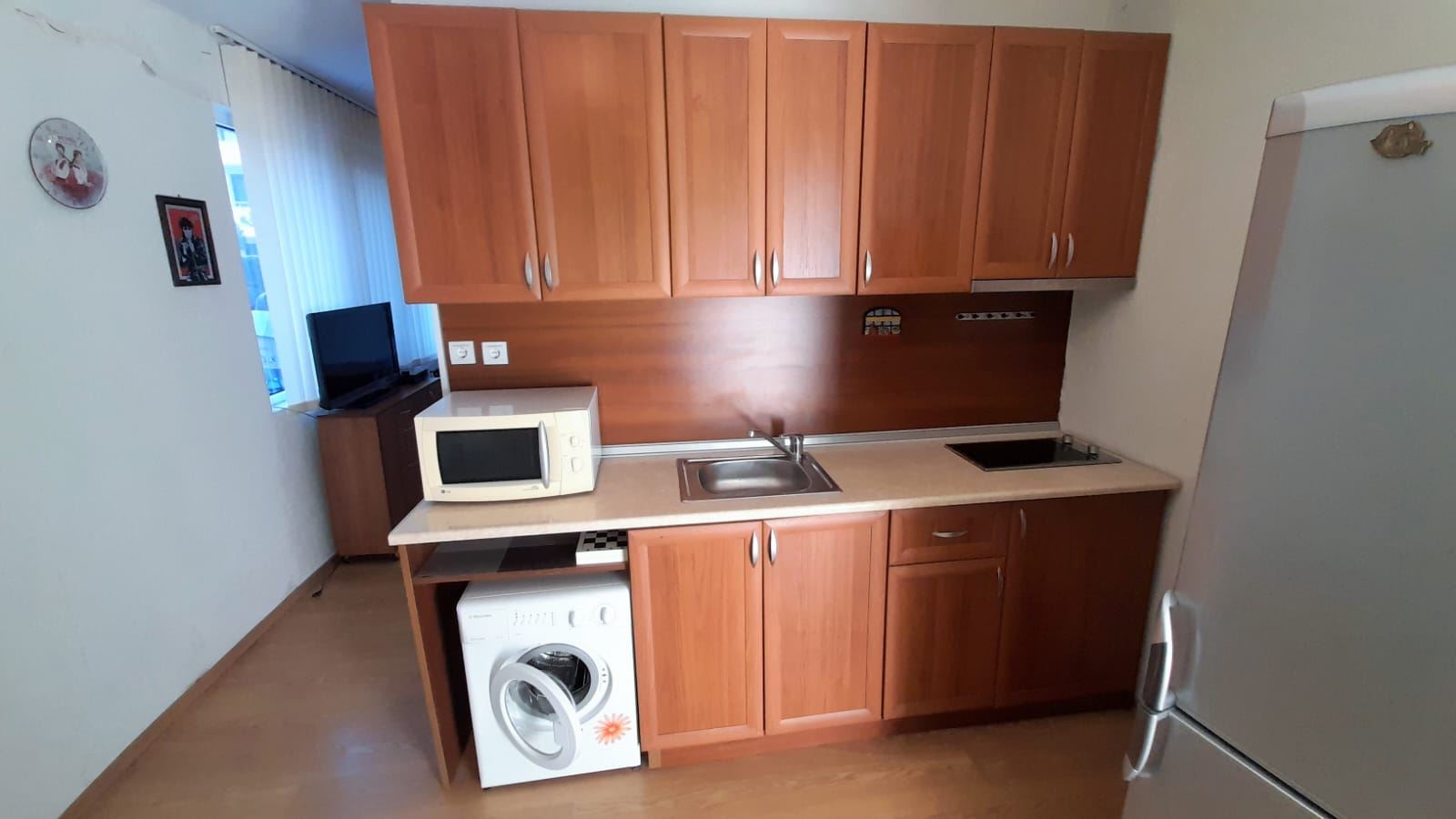 Spacious Studio with Enclosed Terrace and Additional Room – Quiet Location 500 m from the Beach