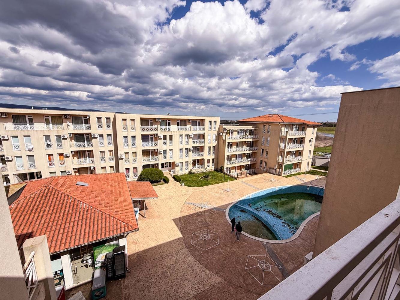Three-room Apartment with Pool View in a Well-Maintained Complex near Sunny Beach