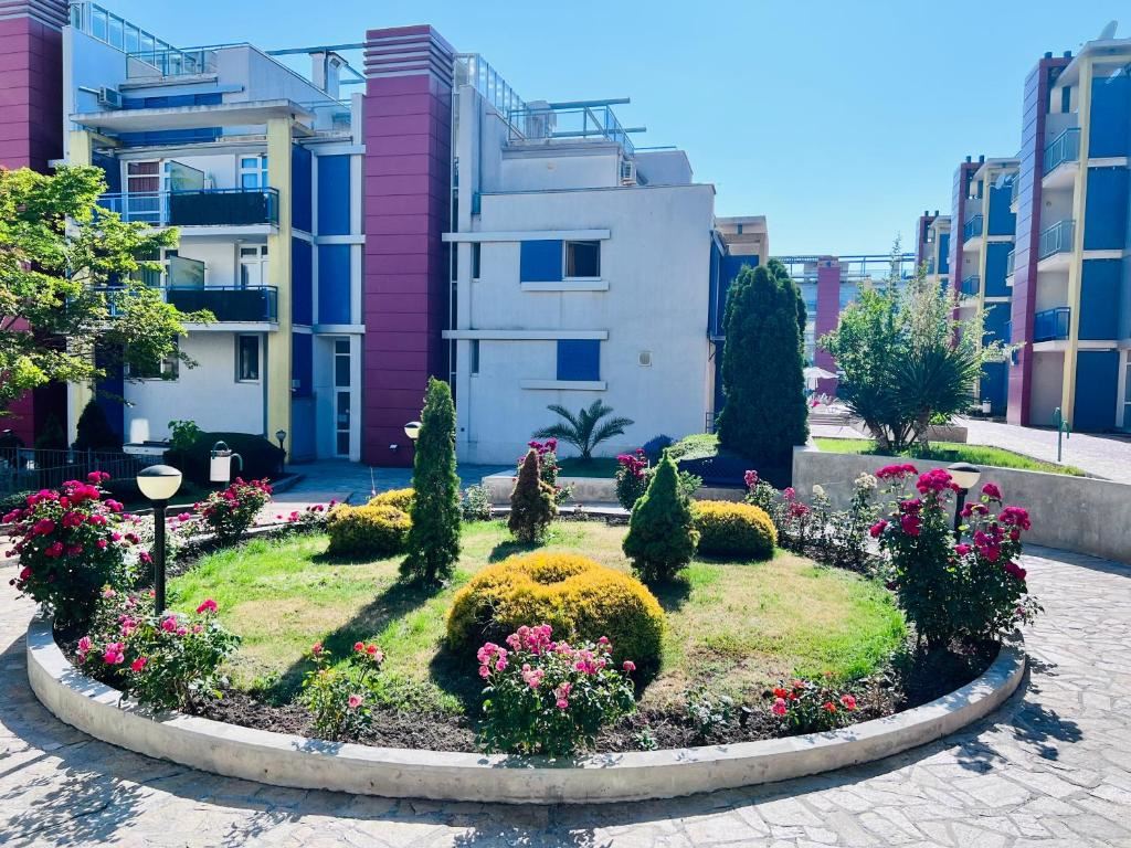 Spacious one-bedroom apartment with additional sleeping area in Sunny Beach – 200 m from the beach