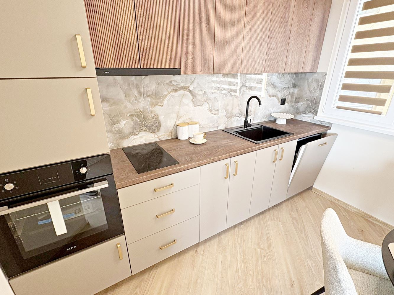 Two independent residential spaces with sea view in the center of Sveti Vlas – designer interior and private parking space