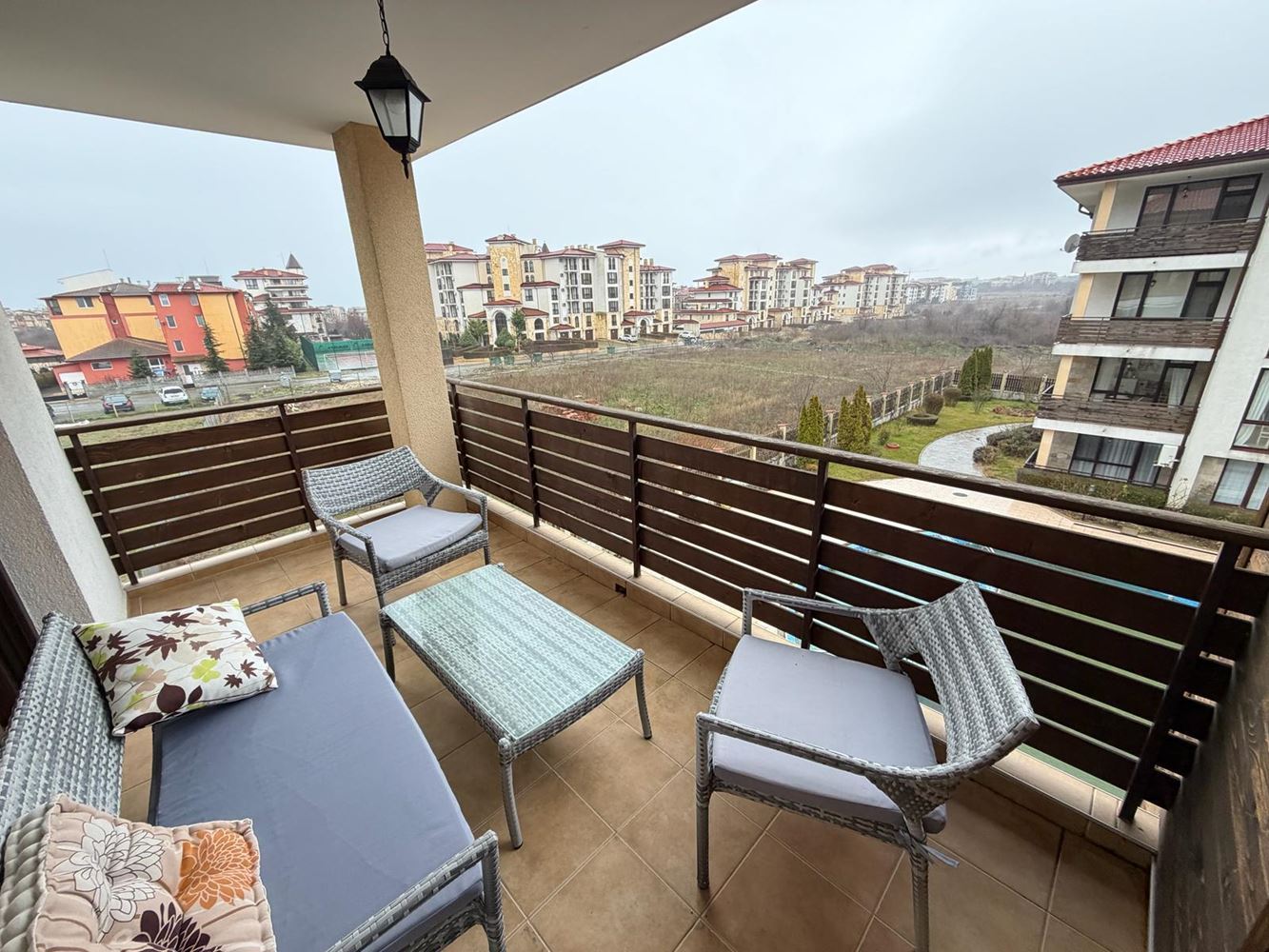 Spacious three-room apartment in Nessebar – fully furnished, in a quiet and fast-developing area near the sea