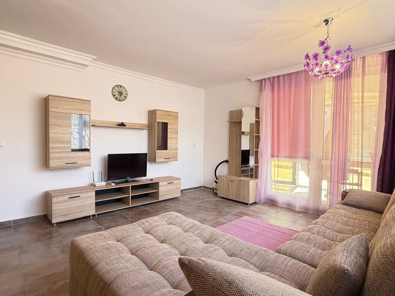 Comfortable One-Bedroom Apartment with Direct Pool Access – Ideal for Living and Investment