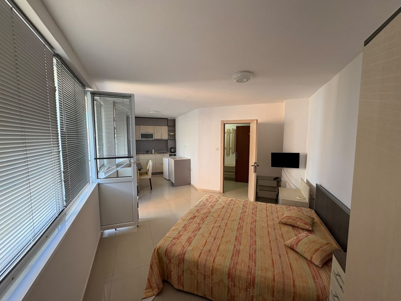 Furnished South-Facing Studio 400 Metres from the Sea in Pomorie